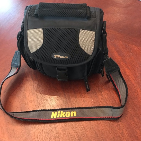 Targus Nikon Universal Video Case - Picture 1 of 7